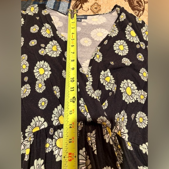 ModCloth daisy print faux wrap midi dress - Picture 10 of 14
